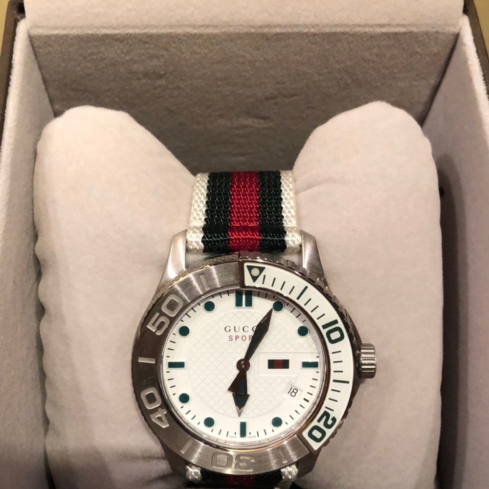 Gucci dive